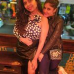 Archana Instagram - A night to remember 💯 🍺 💗 👧 👦 👧 👦 . . . #beer #cheer #family #togetherness #gratitude #grateful #southafrica #capetown #nightout #bro #sisterlove #memories #nighttoremember #chuglife #sogood