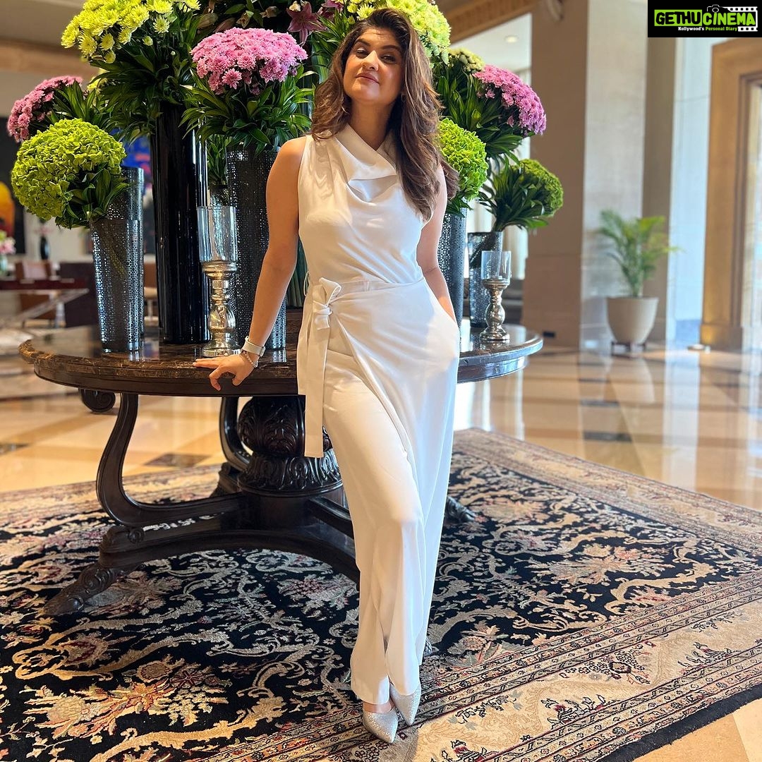 Archana Instagram - Coz #white is all #colors in one …. Too see who gave me this great look … go to the last two slides :D Wearing @zara Hair @sundarampandey MUA @ayazkhan5621_ Event @vedarehabandwellness new app @letsgethappi . . . #host #applaunch #mumbai #host #event #mumbai #letsdothis JW Marriott Mumbai Juhu