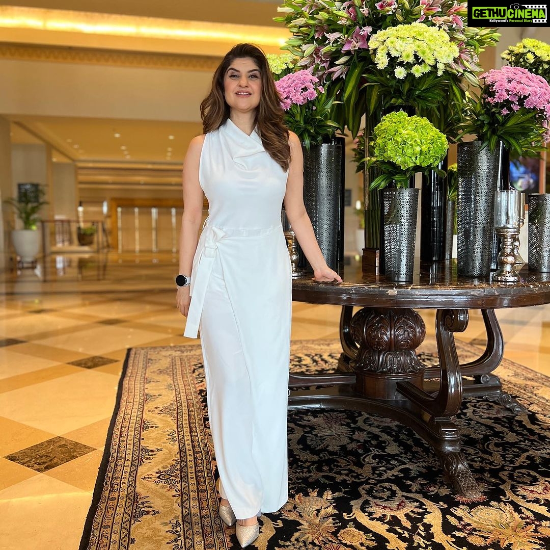 Archana Instagram - Coz #white is all #colors in one …. Too see who gave me this great look … go to the last two slides :D Wearing @zara Hair @sundarampandey MUA @ayazkhan5621_ Event @vedarehabandwellness new app @letsgethappi . . . #host #applaunch #mumbai #host #event #mumbai #letsdothis JW Marriott Mumbai Juhu