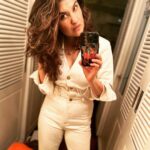 Archana Instagram - In my #walkincloset . . . #iphone14 #pro #shotoniphone #home #selfie #mirrorfie #walkinwardrobe #preshoot #clickclick