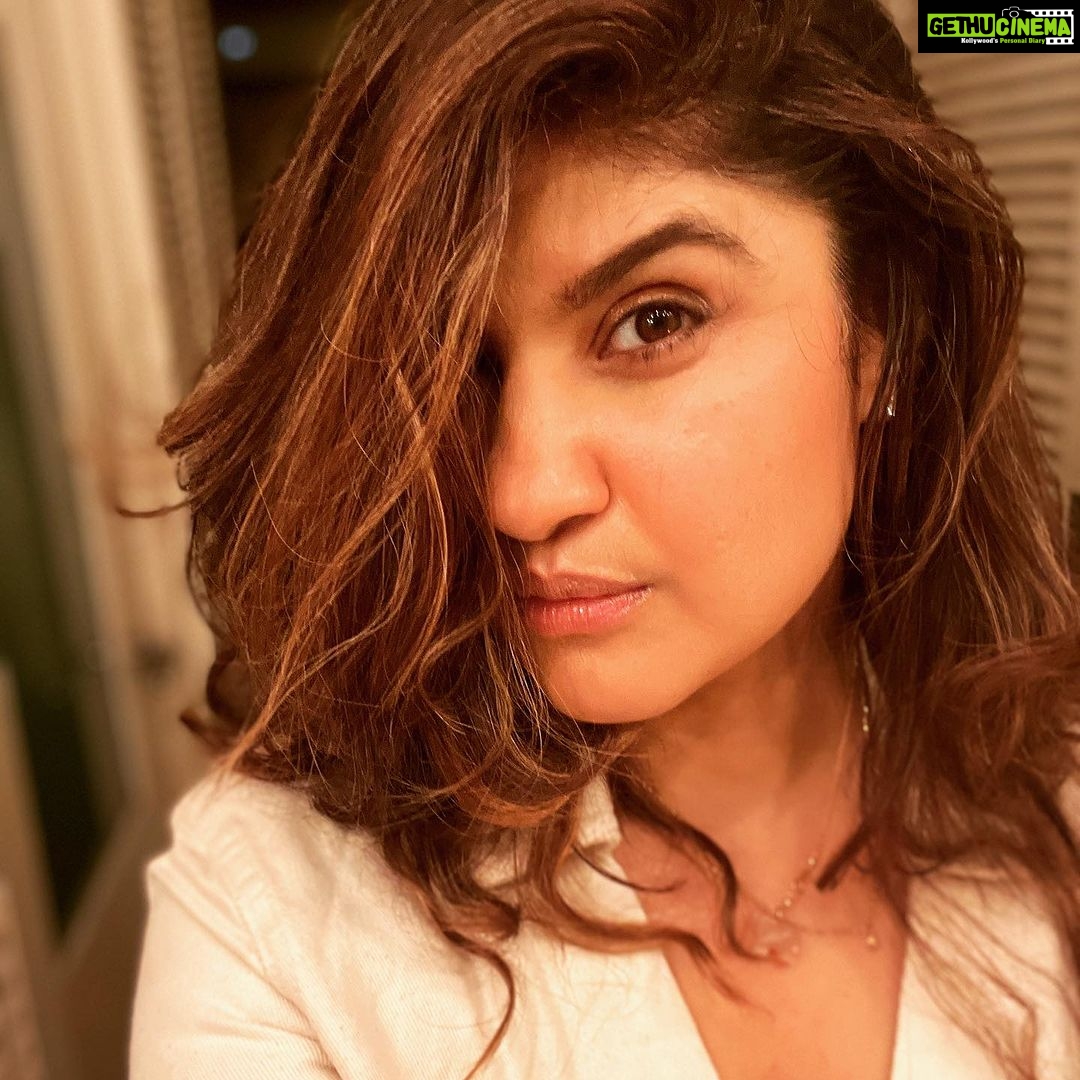 Archana Instagram - In my #walkincloset . . . #iphone14 #pro #shotoniphone #home #selfie #mirrorfie #walkinwardrobe #preshoot #clickclick