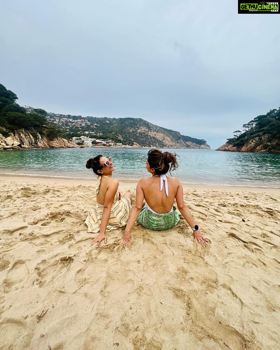 Archana Instagram - ThaNx @karishmavelaninagpal for these memorable moments ππ―π§Ώπ₯ . . . #girls #beach #chill #coast #costabrava #begur #spain #waterbaby #beachbums #socool #laughs #lol Hotel Aiguablava. Begur