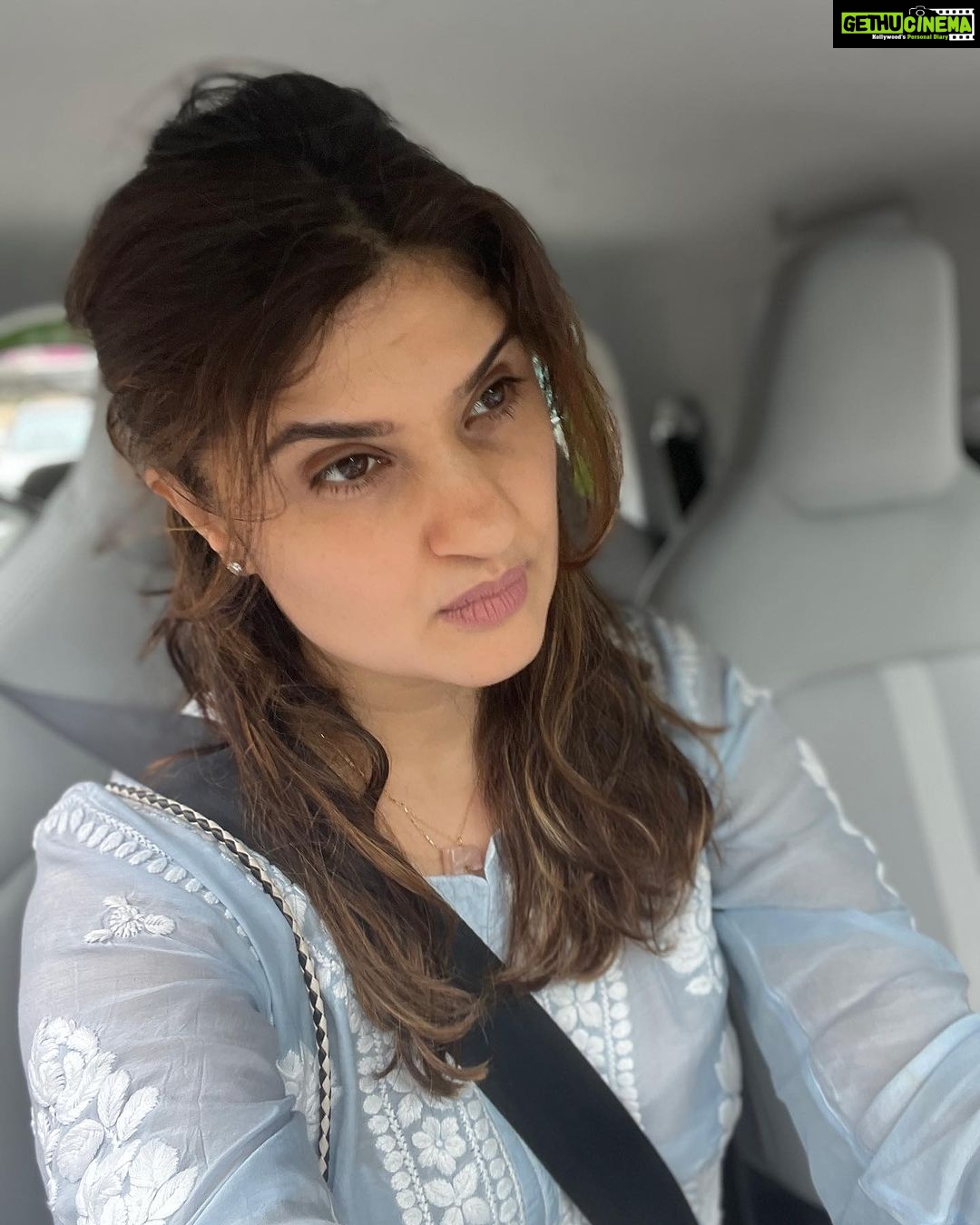 Archana Instagram - A day in the life of a #mumbaikar at #kharsubway Matlabbbb #over #tata #byebye #finish #khatam #khallas Khar Subway
