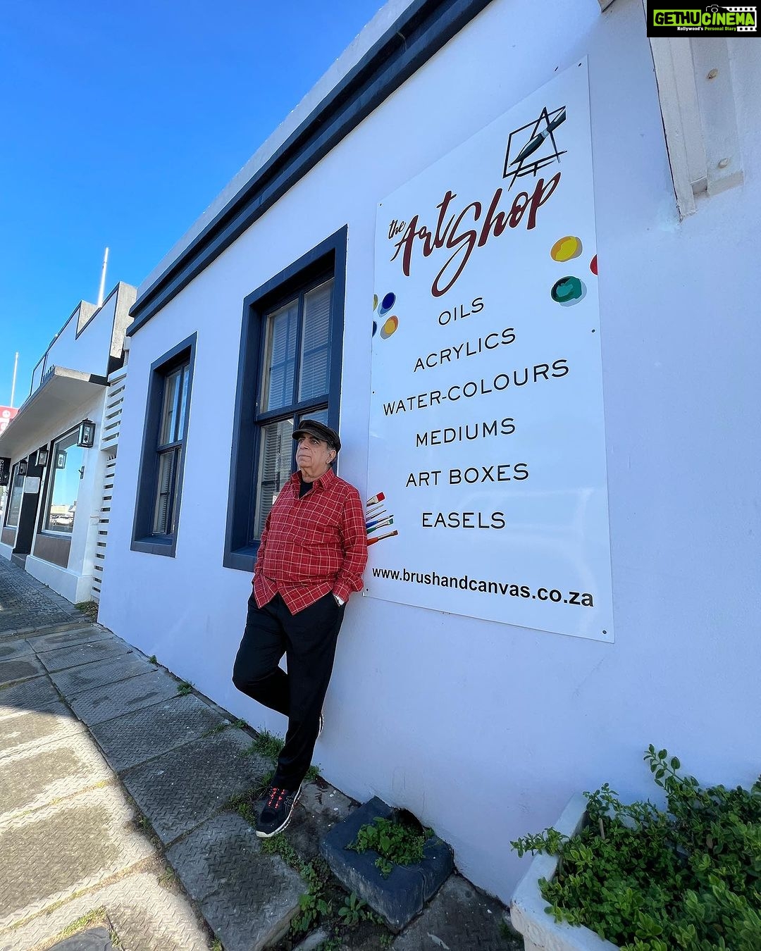 Archana Instagram - Another coastline beautiful quaint town called #hermanus π―π§Ώπ©΅ππ«Άπ₯ . . . #family #vacay #gardenroute #southafrica #coast #beach #nature #mountains #pappa #love #joy #walk #littlethings Hermanus, Western Cape