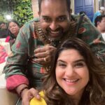 Archana Instagram - What a night & how utterly BLESSED we were to have witnessed What we did 💯🧿🌟🥹🤩 THANK YOUUUU @shivammahadevan @siddharth.mahadevan @sangeeta.mahadevan & our darling @shankar.mahadevan CANNOT THANK YOU & ur warmth enough to reinstate all our collective faith in humaneness over LEGENDARY Star status that you own … it is beyond belief how consistently over the years your smiles love and warmth has stayed THE SAME… 🙏🙏🙏🧿💯🤩🤗🤗🤗 . . . #grateful #blessed #humbled #goals #mahadevans #sadhavilla Vashi Haveli..!!