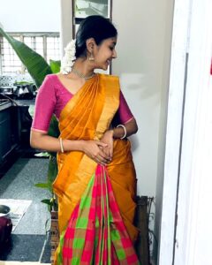 Archana Jois Instagram - परित्राणाय साधूनां विनाशाय च दुष्कृताम् | धर्म-संस्थापनार्थाय संभवामि युगे युगे || 4-8 ||

For the protection of good, for the destruction of the wicked & for the establishment of righteousness, I'm born in every age! 
.
Hope y'all had a blessed Janmashtami! ☺️