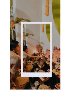 Archana Jois Instagram - परित्राणाय साधूनां विनाशाय च दुष्कृताम् | धर्म-संस्थापनार्थाय संभवामि युगे युगे || 4-8 ||

For the protection of good, for the destruction of the wicked & for the establishment of righteousness, I'm born in every age! 
.
Hope y'all had a blessed Janmashtami! ☺️