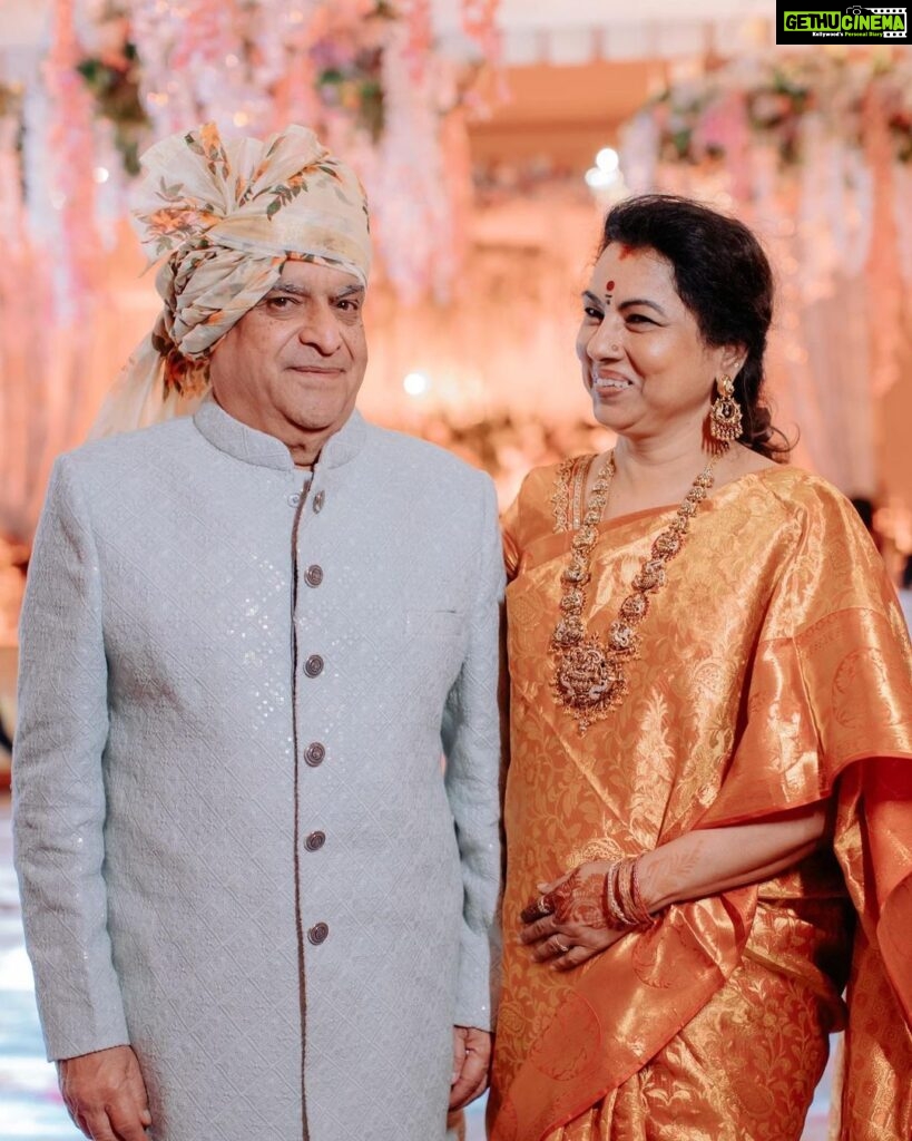 Archana Shastry Instagram - Happy wedding anniversary to mommie and daddy 🧿💐❤️ and many many more years of togetherness to u both ....... love u guys ❤️🧿