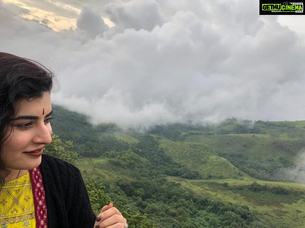 Archana Shastry Instagram - Shooting in Chikmagalur was a much needed oxygen burst into our mind, body and thoughts...... completely got engulfed by the clouds and the nature’s beauty 😇 Pic captured by @actorysr #nature #chikmagalur #health #excessoxygen #traveldiaries #archanashastry #archanajagadeesh
