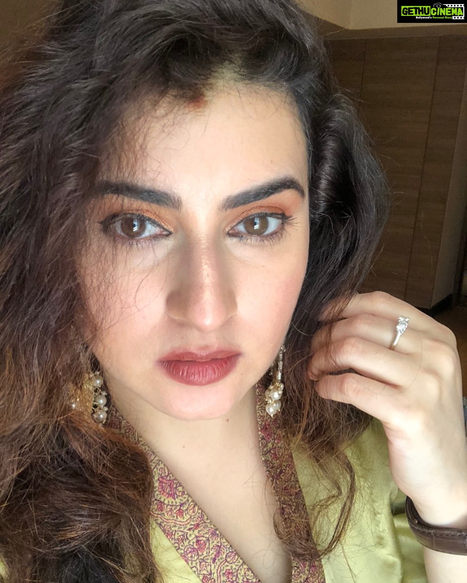 Archana Shastry Instagram - The “ I “ factor ...... prioritising I over anyone ....... it’s important to talk to yourself , to listen to yourself, to let yourself breathe and think ...... to ignore anything that is irrelevant, to be able to align with your best self to become one with your own and then you have the magic happen again ..... We all have those moments where there is chaos , there are too many demands too many expectations failing to understand that the dissatisfied can never be content ..... all in vain ..... you just pull back and .......the breakthrough happens and then you are nomore the same person ..... #changeistheonlyconstant #keepevolving #keepgrowing #stayawayfromtoxicpeople