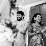Archana Shastry Instagram - Laughter and smiles from the cherished moments 😇........ From the throwbacks #memories flashed these pictures, how did I miss posting these❤️😍 ..... such lovely candid emotions captured ❤️🧿 📸 @jimmynomula @ramugajjala @fotosaints Saree @vrksilks Jewellery @tyaanijewellery ❤️And ...... my husband @jagdeeshbaktvtchlam