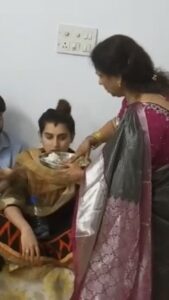 Archana Shastry Instagram - 😁
Maaa amma pedthunna mudda..... naku na moguduki!!!!!! 
Background lo vasthunna voice maa Bhaskar mama !!!!