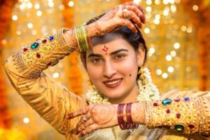 Archana Shastry Instagram - #gold 
When I was posing all coy and soft !!!! Sweet and nice before my wedding!!!!!! The pellikuthuru cheysina moment 😍🥰#throwbackmoments