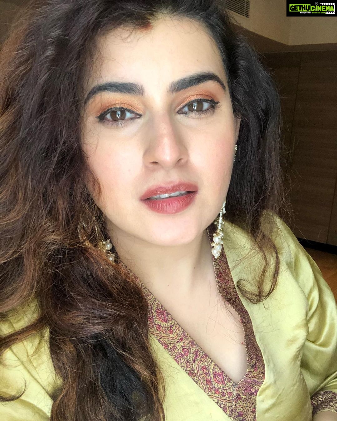 Archana Shastry Instagram - Loving this light !!!! Mua @makeupdairies_by_neelu