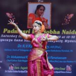 Archana Shastry Instagram - All the students of kuchipudi art academy came together Offering their tribute to SHOBHANAIDU garu 🙏🏻 Proud of u mommie !!!!❤️🧿
