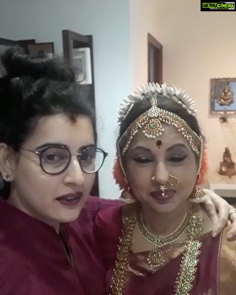 Archana Shastry Instagram - Mammaaa ...... 🧿 how to annoy her hehehe !!!!! Hair and make up by me !!!!!! 😁