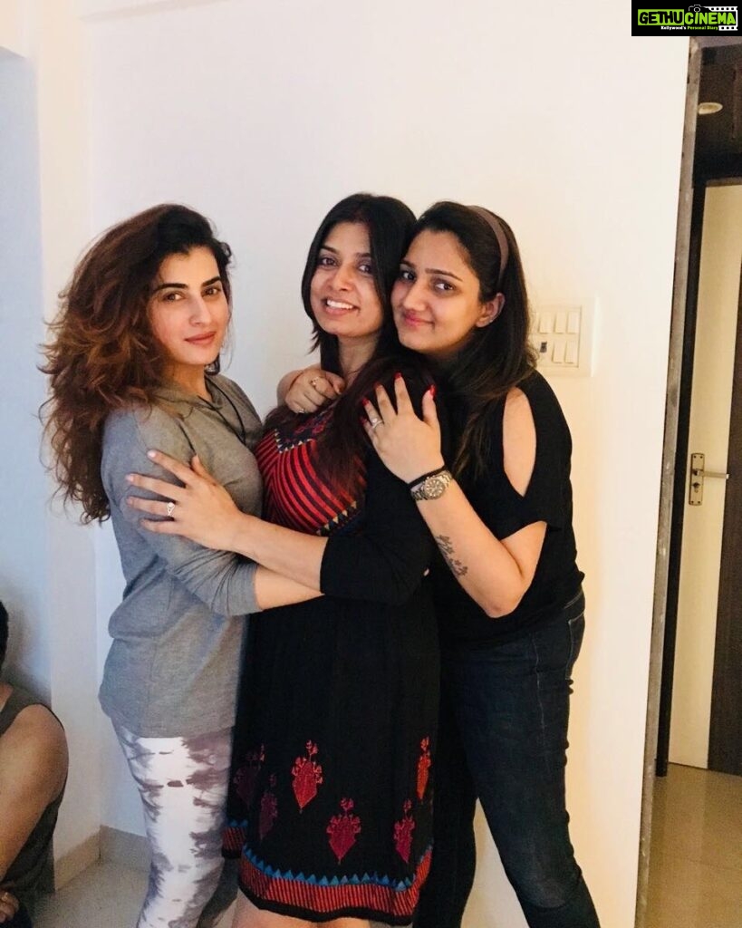 Archana Shastry Instagram - Happy birthday to this crazy vibrant neha @nehaamishra ❤️ #tonewbeginnings How much I miss chilling with u girls ..... hoping to seeing u soon girlies ✨