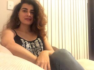 Archana Shastry Instagram - Keep moving !!!! No matter what .... that is what 2020 all about ..... 2020 put us all through situations and moments that broke us and made us again !!!!!! But keep moving and keep smiling ...... just a little something that i wanted to share with you all ...... May you all stay safe , strong and happy GOD BLESS #lifegoeson