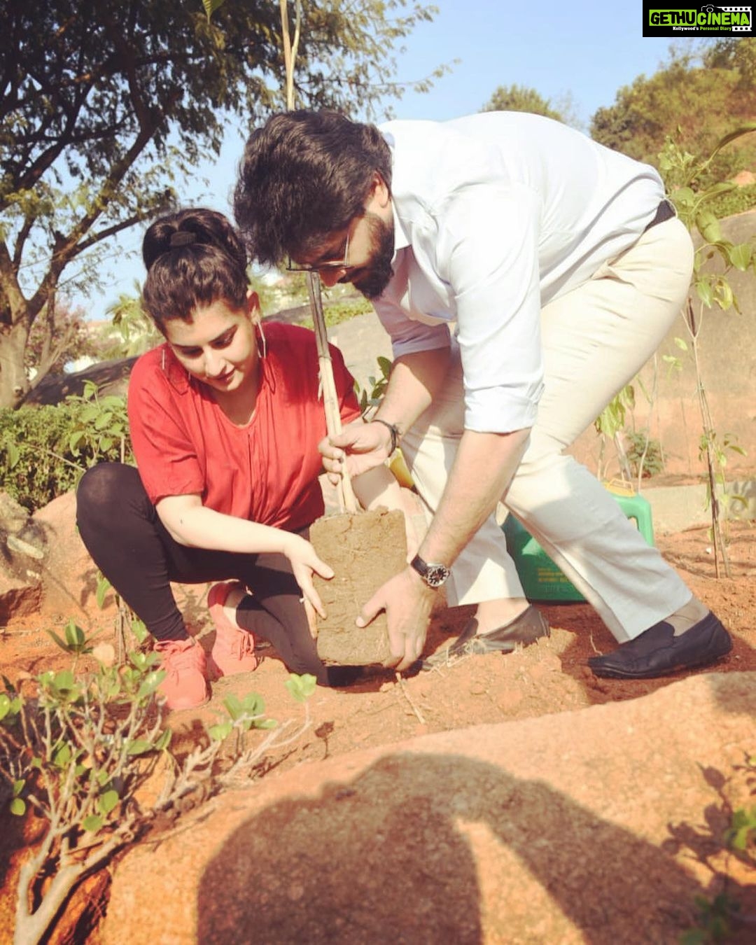 Archana Shastry - 11.7K Likes - Pure happiness was what we felt accepting this challenge #GreenindiaChallenge
From @deepthi_vajpeye_tv9 and planted 3 saplings. Further I nominate @madhumithasivabalaji @nehaamishra @namanshaw @prachithaker_official @iamashimanarwal @nandaa_actor to plant 3 š± to take up the challenge š±š³. I thank @MPsantoshtrs garu for this great initiative