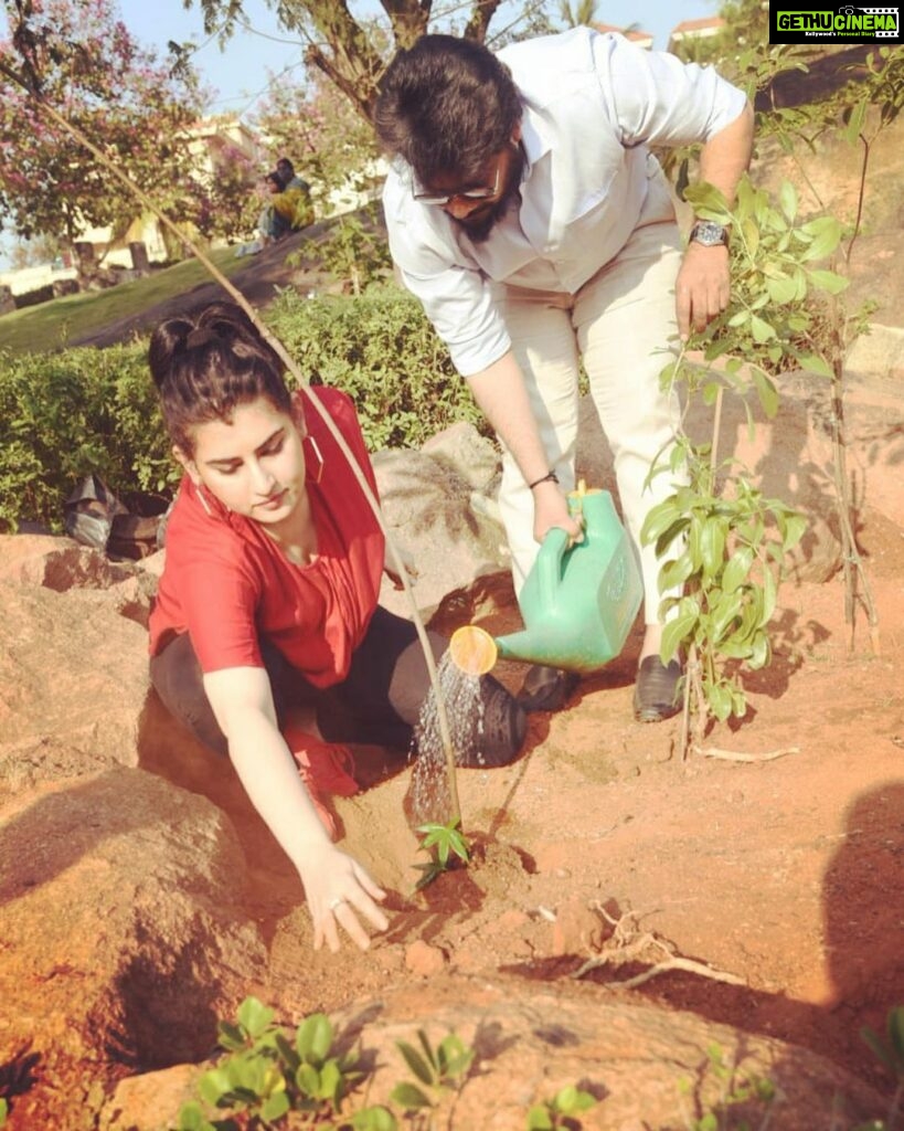 Archana Shastry Instagram - Pure happiness was what we felt accepting this challenge #GreenindiaChallenge From @deepthi_vajpeye_tv9 and planted 3 saplings. Further I nominate @madhumithasivabalaji @nehaamishra @namanshaw @prachithaker_official @iamashimanarwal @nandaa_actor to plant 3 🌱 to take up the challenge 🌱🌳. I thank @MPsantoshtrs garu for this great initiative