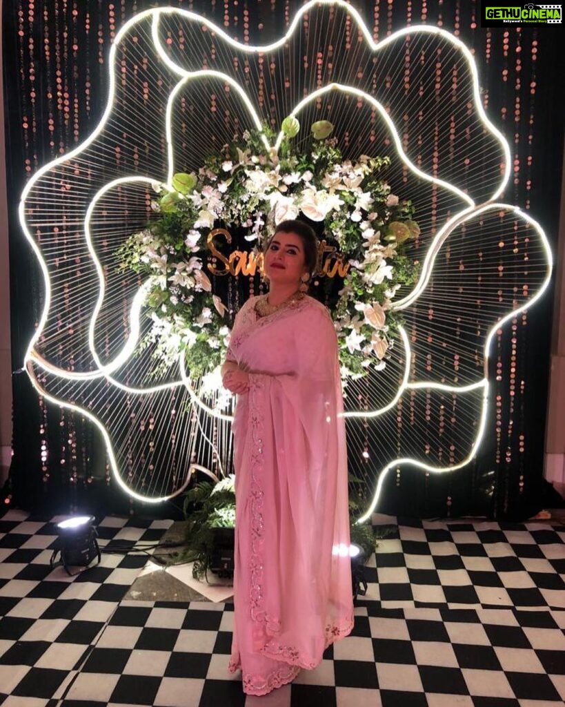 Archana Shastry Instagram - In love with this saree 💗@mithra.couture Styling @gummadimeghana Ast. Styling @pranay.teja.konda Tailor @afeeradesigner #celebrations #brotherswedding #fun #sareelove Trident, Gurgaon