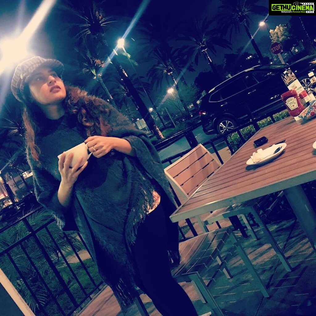 Archana Shastry Instagram - A throwback to 2018 December LA TRIP And my late night coffee obsession ❤️🙃which stays and continues to stay !!!!!! #prelockdownmemories #missingtravel Pic courtesy @ml_gayatri or @imsingershruti who shot these pics ?I don’t remember but yes v all had awesome time then ❤️