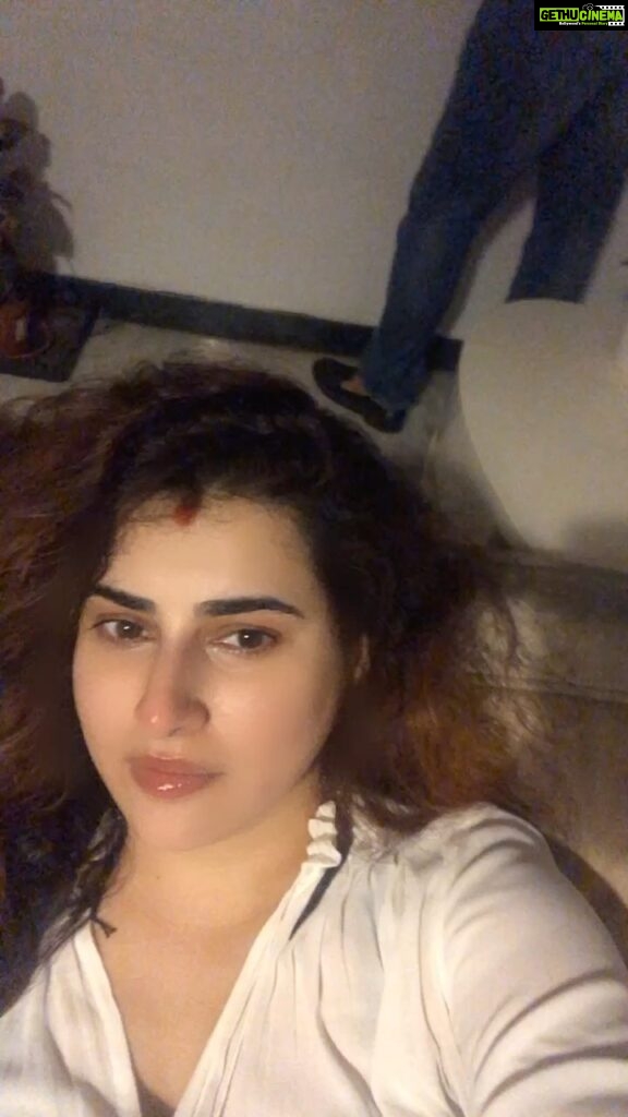 Archana Shastry Instagram - Another filter which makes ur skin so perfect phewwww !!!!! Well this is ..... Exhausting !!!!!! a lie we smile at ......lol Just throw away ur makeup guys hahaha ......