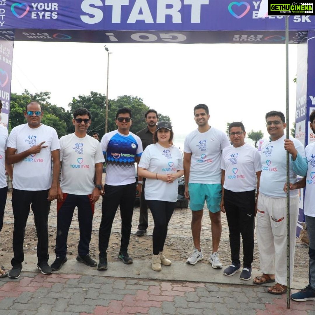 Archana Shastry Instagram - On the of 13th oct “world sight day” #worldsightday it was my complete honour to be the guest and to flag off the event ....... “Walk , run , cycle” and spread the awareness about our vision #loveyourvision #takecareofyoureyes This cause and event was an honest initiative done by @saijyothieyehospital @envisionlasik @dr.advaith . I Would also like to applaud their services offered towards @devnarfoundationfortheblind and taking care of these children 🙌🏻🙏🏻