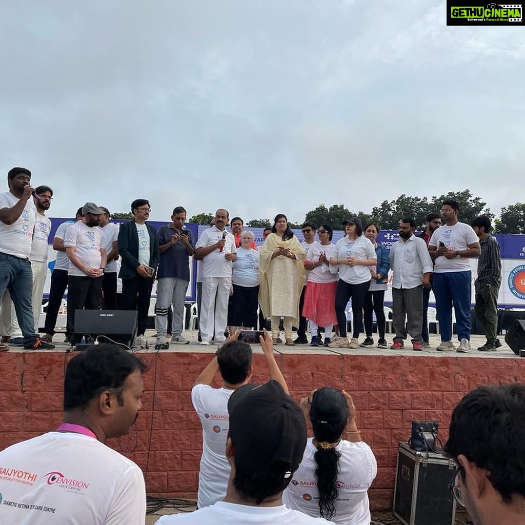 Archana Shastry Instagram - On the of 13th oct “world sight day” #worldsightday it was my complete honour to be the guest and to flag off the event ....... “Walk , run , cycle” and spread the awareness about our vision #loveyourvision #takecareofyoureyes This cause and event was an honest initiative done by @saijyothieyehospital @envisionlasik @dr.advaith . I Would also like to applaud their services offered towards @devnarfoundationfortheblind and taking care of these children 🙌🏻🙏🏻