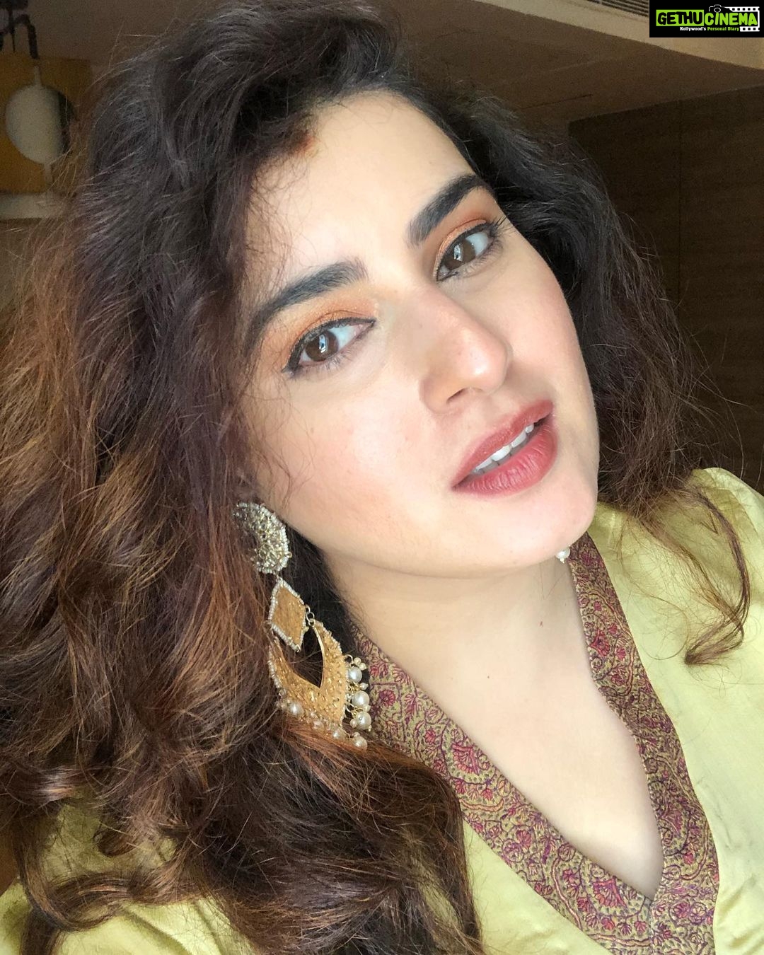 Archana Shastry Instagram - Loving this light !!!! Mua @makeupdairies_by_neelu