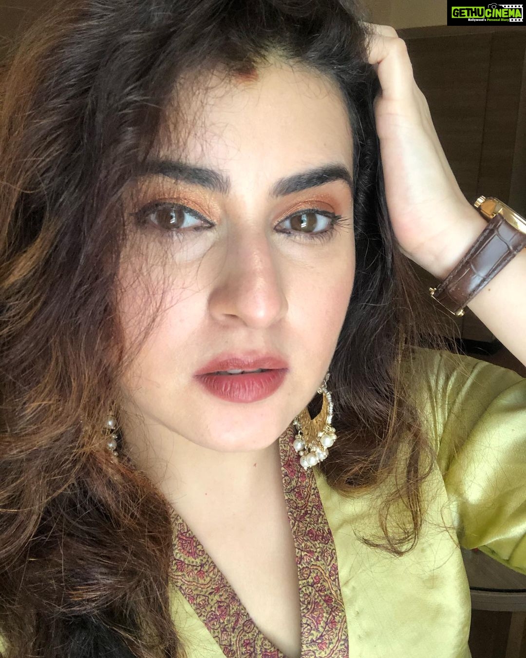 Archana Shastry Instagram - Loving this light !!!! Mua @makeupdairies_by_neelu