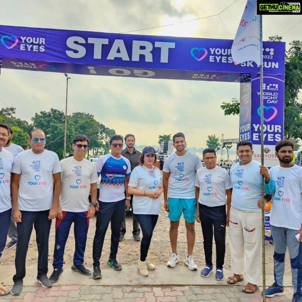 Archana Shastry Instagram - On the of 13th oct “world sight day” #worldsightday it was my complete honour to be the guest and to flag off the event ....... “Walk , run , cycle” and spread the awareness about our vision #loveyourvision #takecareofyoureyes This cause and event was an honest initiative done by @saijyothieyehospital @envisionlasik @dr.advaith . I Would also like to applaud their services offered towards @devnarfoundationfortheblind and taking care of these children 🙌🏻🙏🏻