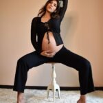 Archana Vijaya Instagram - Surrender . 🤍 I think most women would agree that the last month of pregnancy is when it hits the hardest . You are struck with a medley of emotions ranging from anxiety to excitement and everything in between, let’s not forget that one is almost at the end of their tether, and tired most of the time, but I find the best way to deal with it is to just surrender . 🙏🏼 Happy thoughts ladies ! 😊♥️