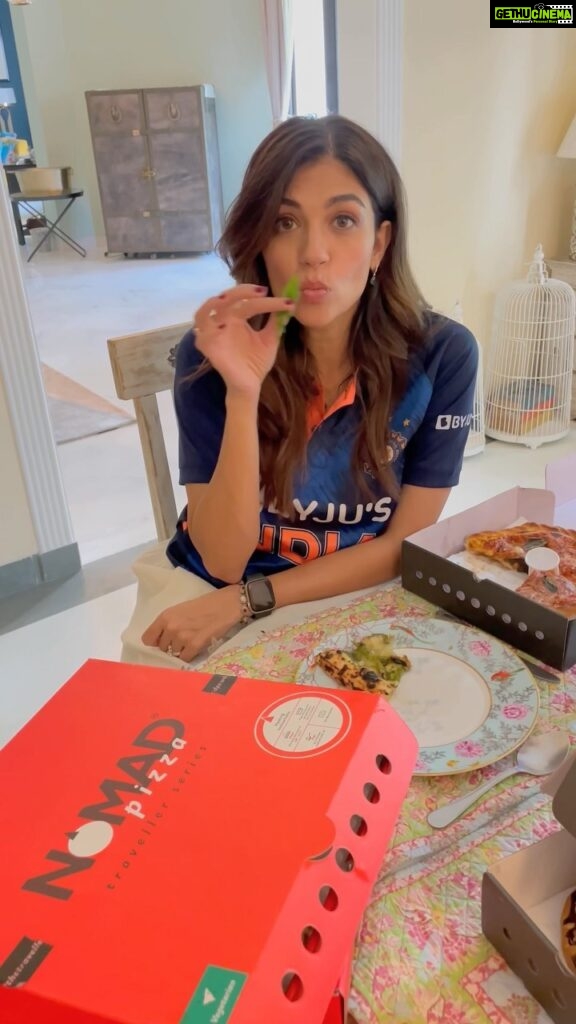 Archana Vijaya Instagram - There are two things that I absolutely love- Cricket and Pizzas 🍕🏏 And what better way to cheer for your favourite team than with Nomad Pizza’s upgrade offer valid exclusively on match day! Get FREE upgrades and a bunch of freebies with every order tomorrow. It can’t get better than this! Nomad Pizza is now delivering pizzas from across the globe right to your doorstep. From Classic NY Style Pizzas to Thai Pizzas, they've got something for everyone! So grab your favorite slice from Nomad and cheer for our men in blue! 🇮🇳 They're delivering in Bombay, Bangalore, NCR, Chandigarh and Jaipur.