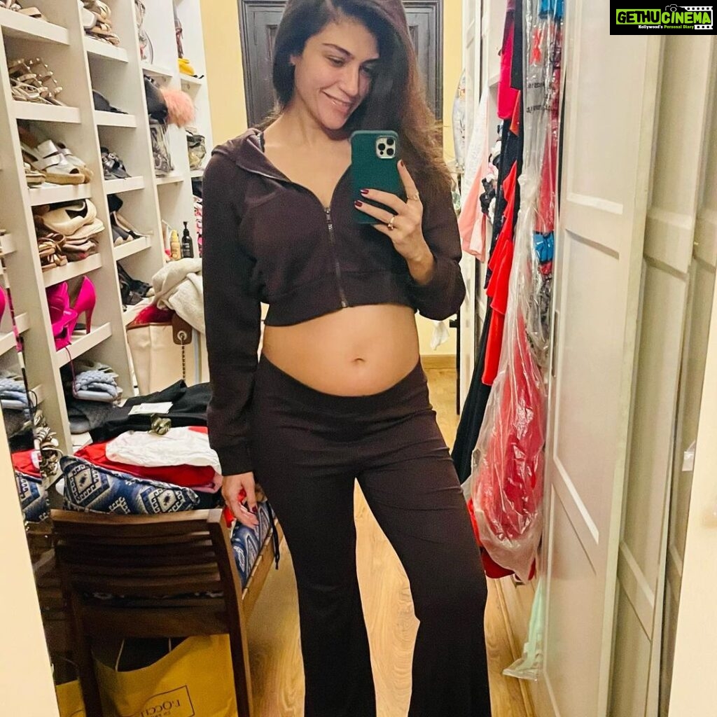 Archana Vijaya Instagram - No fancy shoot ( yet! ) …. Just my baby (to be) and me hanging out in my closet ! 😁😛 Excited about the new adventure that awaits ! Taking a short break from work after nearly two decades ( 19 years to be precise !!!!!) to make sure the little one is safe ! Mommy and daddy already love you beyond anything we know, and can’t wait ! 🙂💕 I have so much to share about this journey that is beautiful, trying, and hilarious, my favourite kind, but not sure how to, will try to as we go along ! #5monthspregnant #voluntarylockdown and mostly loving it ! 😂😛😁