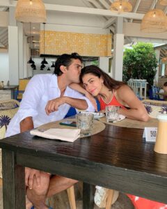 Archana Vijaya Instagram - My dearest darling husband, 

Life is like a box of chocolates, you never know what you gonna get, but with you next to me even the darkest of days feel a little better, so I don’t need to fret ! 😊

Happy happy birthday ! 🎈Here’s wishing you a fabulous year, full of love, happiness, diapers and sleepless nights ( of a different kind !! ) 😃😃😃

I love you more than you will ever know ! 😘♥️🎂🎈