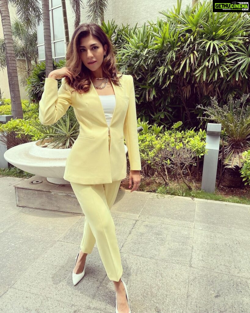 Archana Vijaya Instagram - Yellow yellow ……. 😝