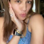 Archana Vijaya Instagram - When you spring clean your closet and feel a few kgs lighter !! 😃😂 Try it, and you will thank me later ! 💋💋 #springcleaning #anyexcusetodance #midweekmotivation #gettingorganized