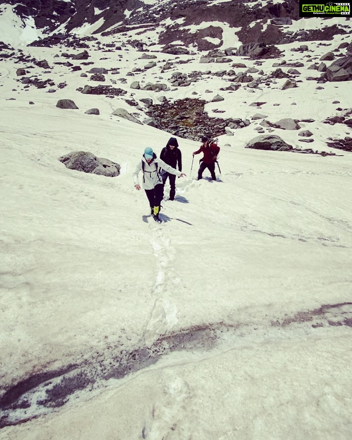 Archana Vijaya Instagram - On the beach or in the snow, and everywhere in between, always grateful and in awe of Mother Earth. 😄💕 Thank you for providing us with the ultimate joy and sustenance . 🙏🏼 Please forgive us for taking you for granted and being destructive . 😭 Nature will always be greater . 🌍 💯 #worldearthday #happiestinnature