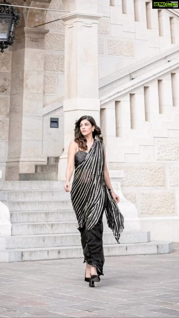 Archana Vijaya Instagram - Every saree has a story and this one ‘s has been special in beautiful Budapest ! 😊💯 Styled by @dhruvadityadave Sari by @nanditathirani ♥