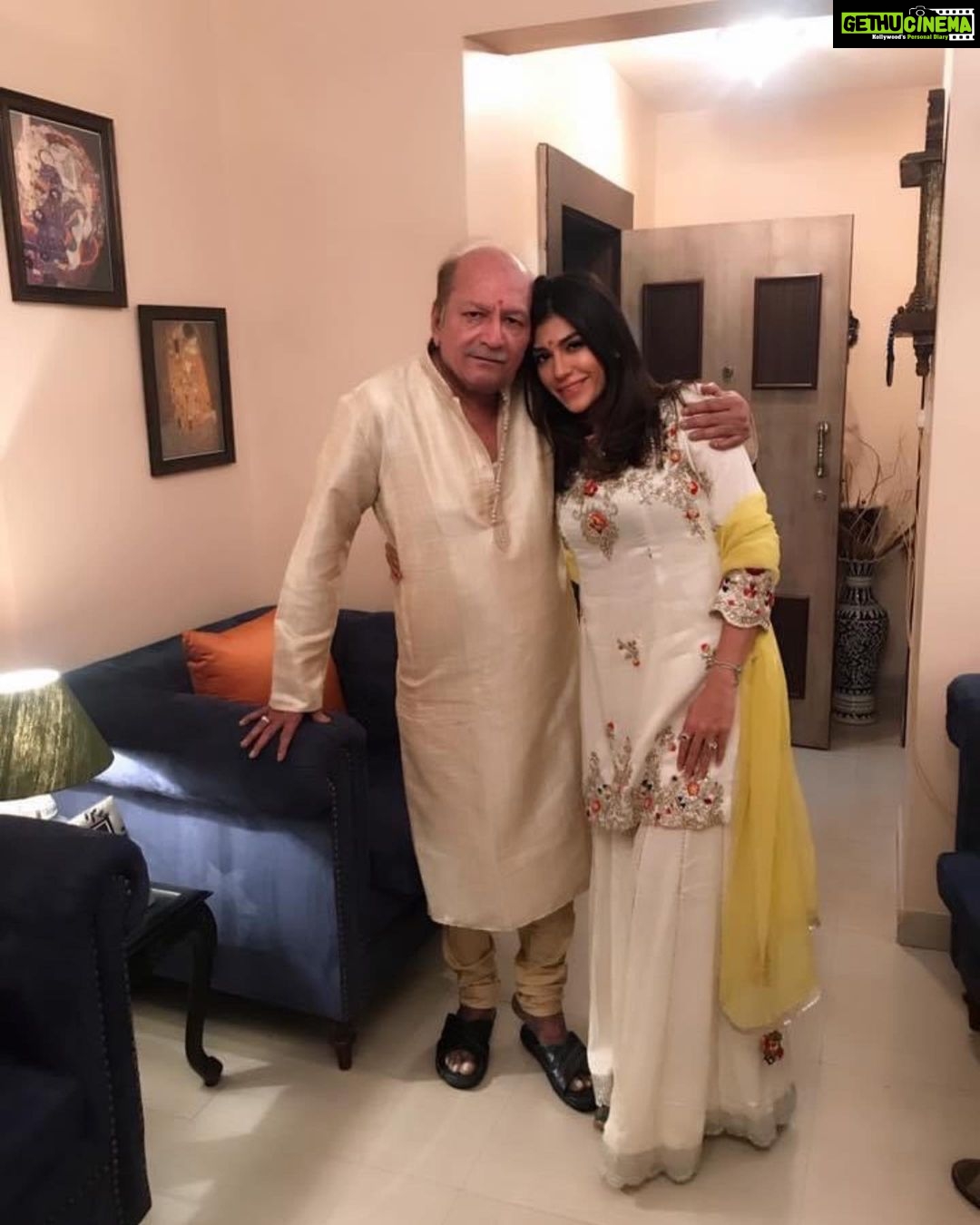 Archana Vijaya Instagram - Gone, but never forgotten. 😊 Not a single day goes by when I don’t think of you papa. ♥️ Life is never the same after you lose a parent, there’s a void that cannot be filled no matter how many distractions you may have or how hectic your life is, you always think of them no matter what. But, you find solace in the memories and the wonderful times one had . 😊 I hope you are happy and healthy wherever you are, I can feel your presence and I know you are watching over us all the time. Till we meet again. I love you papa . 🙏🏼♥️ #oneyearago