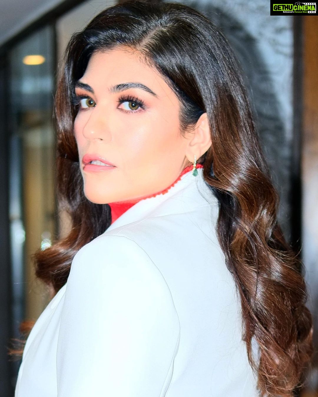 Archana Vijaya Instagram - Avaan’s mama all suited and booted ! 📸 - @fee.xssz Makeup - @sandysartistry