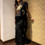 Archana Vijaya Instagram - First live show in 6 months !!!!!!! Nervous and excited ! Mommy ‘s day out of the nursery ! 😂 Wish me luck ! 😝😀🤯 #7weekspostpartum #showlife #backtobasics Outfit - Saree - @gauravguptaofficial Blouse - @narjisofficial Make up - @makeupbyniharikamukim Hair - @rajchauhan_hairstylist Assisted by - @kusum_m_chaudhary Delhi, India