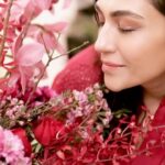 Archana Vijaya Instagram - The last year has been a roller coaster ride, but with my husband by my side, it just felt a tad easier, so I decided to make this Valentine’s Day all about him ! 😀 I am the one always getting flowers, so this time I decided to floor him with the most beautiful flowers from @_1magnolialane ! Whatever your love language, say it with flowers ! 🌺🌸🌼🌹 #happyvalentinesday #loveisalwaysintheair #husbandappreciationpost