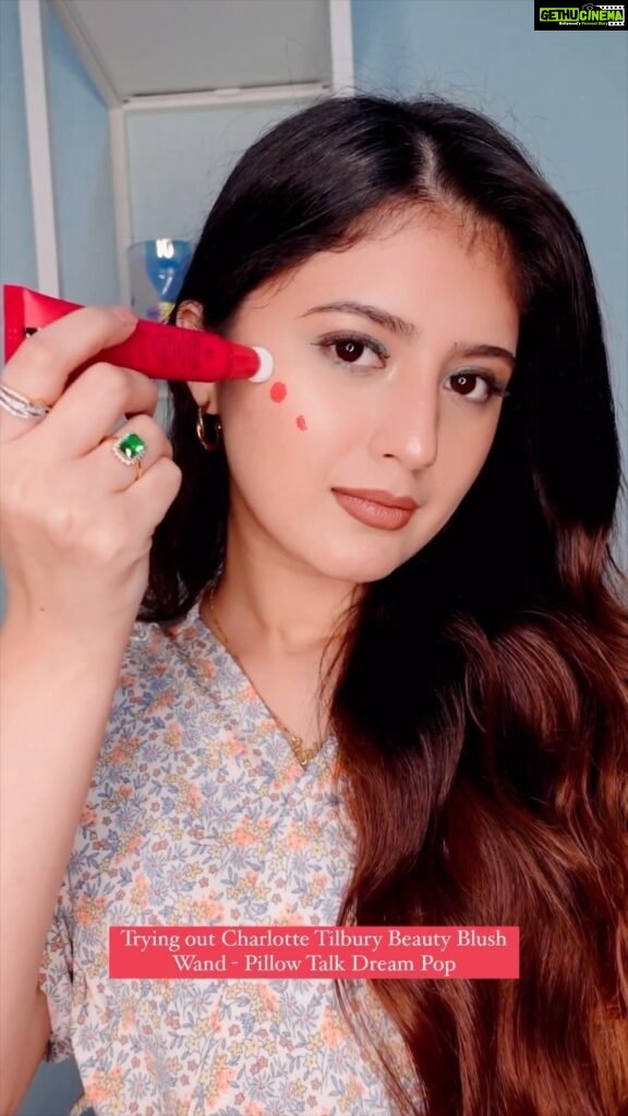 Arishfa Khan Instagram - This colour is so pretty🫶🏻❤️ #charlottetilbury #blush #makeup