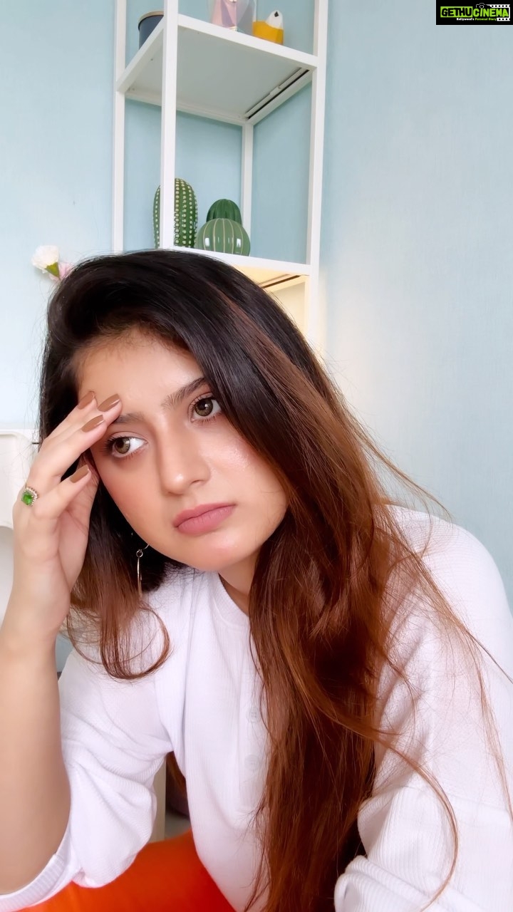 Arishfa Khan Instagram - Kis kisko sar par balm laga ke sona padh raha hai?😂🤭