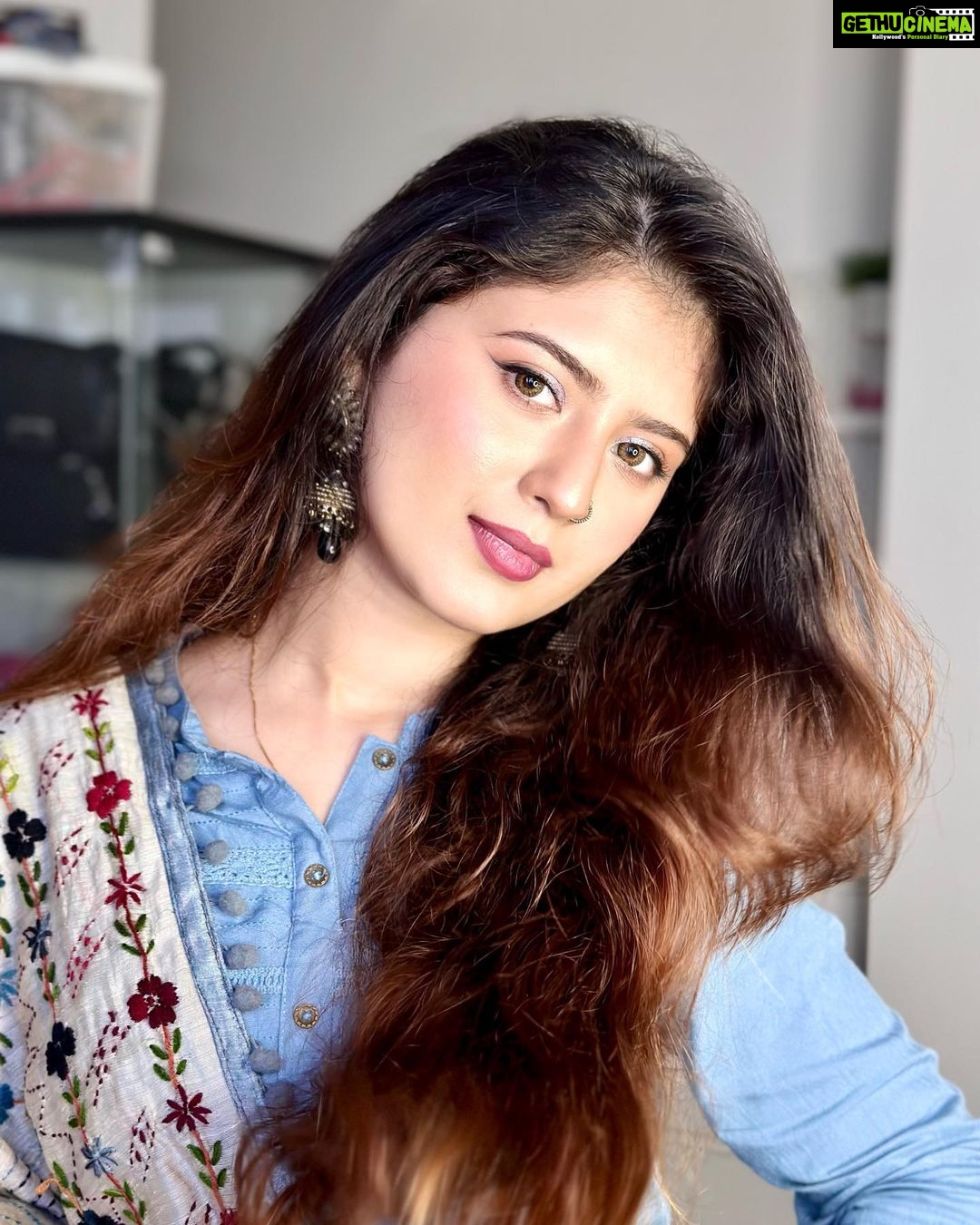 Arishfa Khan Instagram - Let your soul glow🤍❄️✨
