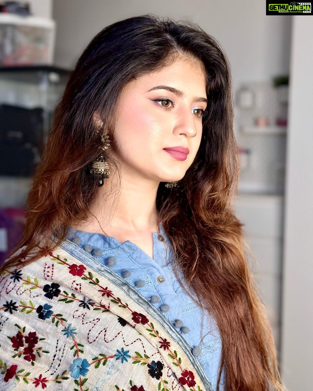 Arishfa Khan Instagram - Let your soul glow🤍❄️✨