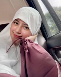 Arishfa Khan Instagram - Assalamualaikum Warahmatullahi Wabarakatuh Jummah Mubarak🤍
