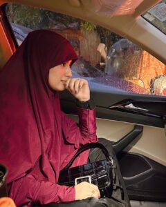 Arishfa Khan Instagram - Kuch to chahat hogi
In barishon ke boondon ki,
Warna kaun girta hai is zameen par
Aasmaan tak pahunchne ke baad.♥️🥀🌧️

New YouTube video is out. Go and watch✨